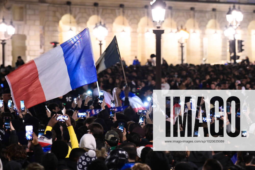 Rassemblement de l equipe de France a la Place de la Concorde - Ambiance FOOTBALL : Rassemblement de l equipe de France - Paris - 19 12 2022 FedericoPestellini Panoramic
