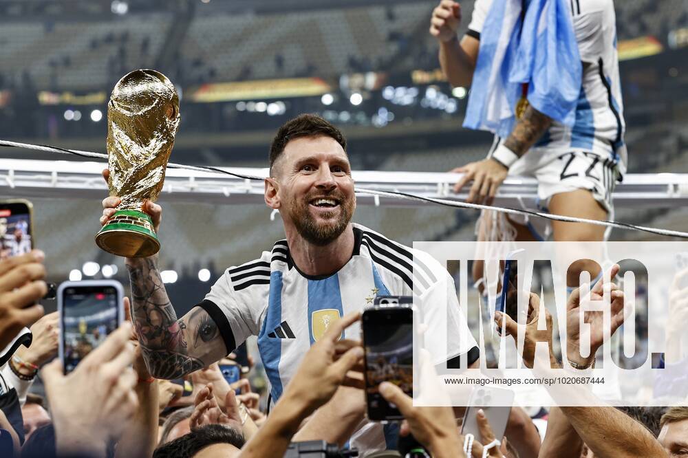 AL DAAYEN Lionel Messi of Argentina with the world cup trophy, FIFA World Cup Trophy during the FIFA World Cup Qatar 2022 final match between Argentina and France at Lusail Stadium on December 18, 2022 in Al Daayen, Qatar AP Dutch Height MAURICE OF STONE FIFA World Cup Qatar 2022 2022 ANPxSportx xMauricexvanxSteenxWKxIVx 459695838 originalFilename: 459695838