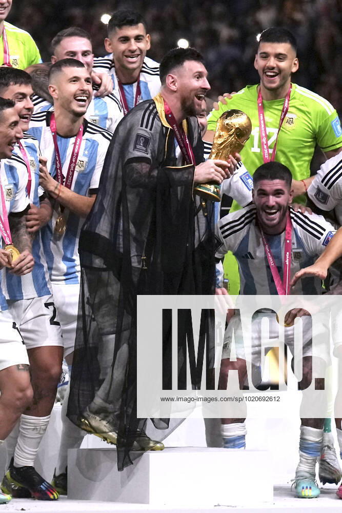MESSI Lionel World Champion Team Argentina at the award ceremony the World Cup and his team FIFA World Cup 2022 in Qatar Final Argentina France on 18 12 2022 at Lusail Stadium DFL REGULATES PROHIBIT ANY USE OF PHOTOGRAPHS as IMAGE SEQUENCES and or QUASI VIDEO