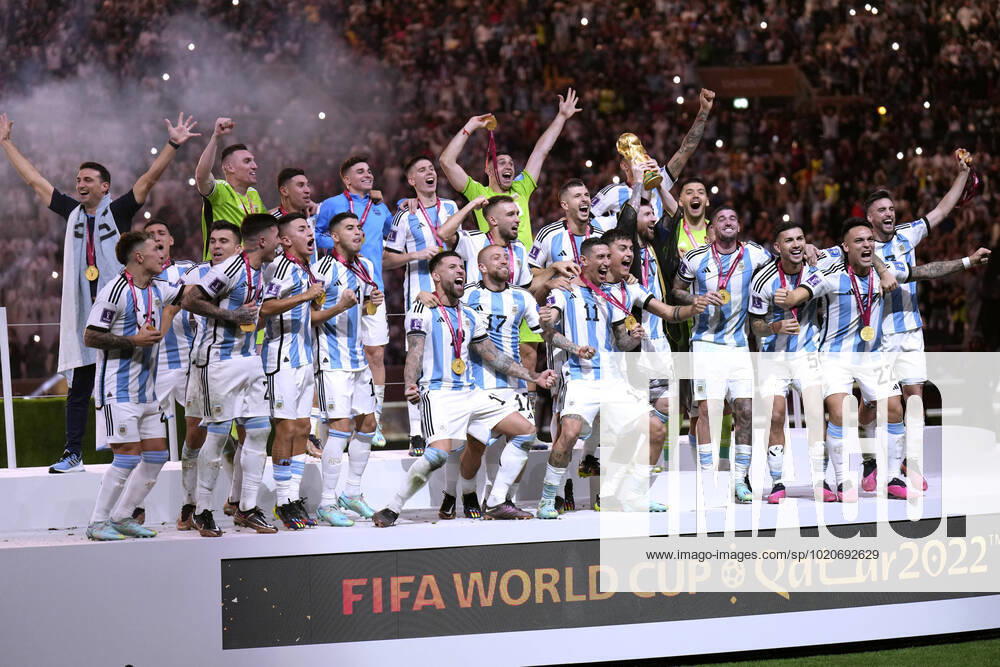 MESSI Lionel World Champion Team Argentina at the award ceremony the World Cup and his team FIFA World Cup 2022 in Qatar Final Argentina France on 18 12 2022 at Lusail Stadium DFL REGULATES PROHIBIT ANY USE OF PHOTOGRAPHS as IMAGE SEQUENCES and or QUASI VIDEO