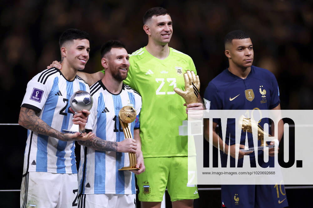 MESSI Lionel World Champion Team Argentina at the award ceremony with MBAPPE, goalkeeper MERTINEZ and FERNANDEZ Enzo FIFA World Cup 2022 in Qatar Final Argentina France on 18 12 2022 at Lusail Stadium DFL REGULATES PROHIBIT ANY USE OF PHOTOGRAPHS as IMAGE SEQUENCES and or QUASI VIDEO