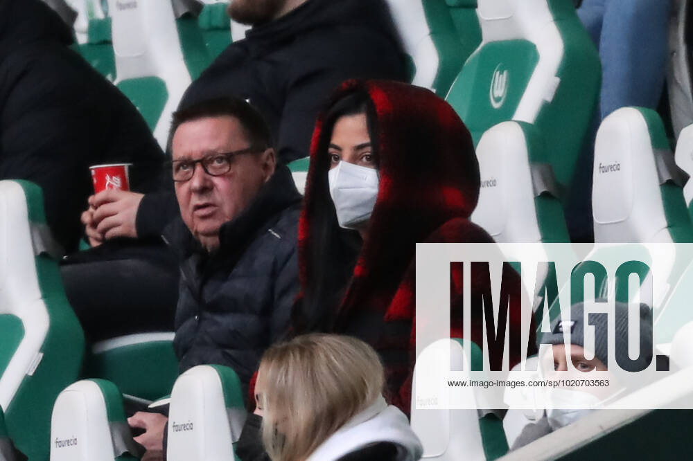 Dilara Kruse with Frank Kruse the father of Max Kruse VfL Wolfsburg,9 1 football Bundesliga season 2021 2022 point match VfL Wolfsburg vs TSG Hoffenheim in the Volkswagen Arena in Wolfsburg football,Germany,man,men