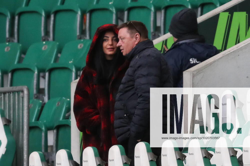 Dilara Kruse with Frank Kruse the father of Max Kruse VfL Wolfsburg,9 1 football Bundesliga season 2021 2022 point match VfL Wolfsburg vs TSG Hoffenheim in the Volkswagen Arena in Wolfsburg football,Germany,man,men