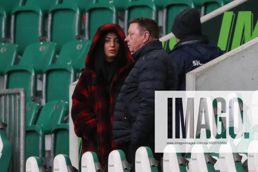 Dilara Kruse with Frank Kruse the father of Max Kruse VfL Wolfsburg,9 1 football Bundesliga season 2021 2022 point match VfL Wolfsburg vs TSG Hoffenheim in the Volkswagen Arena in Wolfsburg football,Germany,man,men