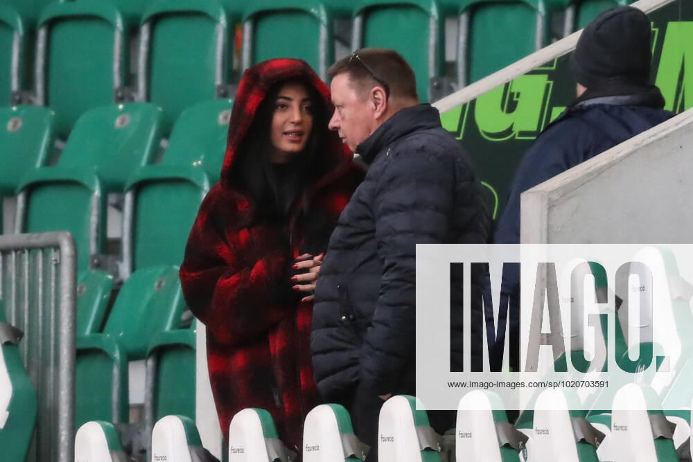 Dilara Kruse with Frank Kruse the father of Max Kruse VfL Wolfsburg,9 1 football Bundesliga season 2021 2022 point match VfL Wolfsburg vs TSG Hoffenheim in the Volkswagen Arena in Wolfsburg football,Germany,man,men