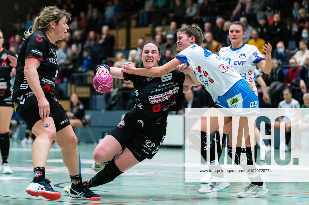Sina Ehmann Frisch Auf Goeppingen 22 fouls Svea Geist Buchholz 08 Rosengarten 21 Buchholz 08 Rosengarten vs Frisch Auf Goeppingen, Handball, Women, 2 Bundesliga, Matchday 6, Season 2022 2023, 21 12 2022 Press photo Marcel von Fehrn Buchholz 08 Rosengarten vs Frisch Auf Goeppingen, Handball, Women, 2 Bundesliga, Matchday 6, Season 2022 2023, 21 12 2022 Buchholz.