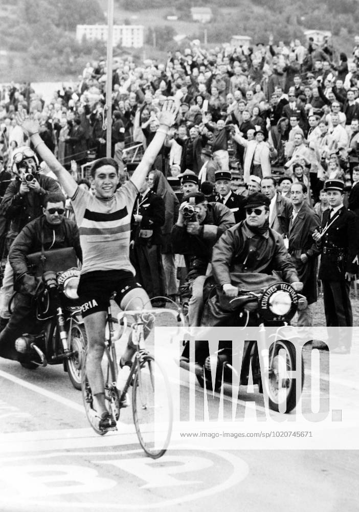 Eddy Merckx of Belgium crosses the line to win the men s amateur World Championship, WM, Weltmeisterschaft road race in Sallanches, France. France