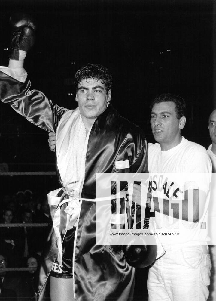 Eduardo Corletti The victorious Eduardo Corletti after his fight with George Chuvalo . 26 January 1966