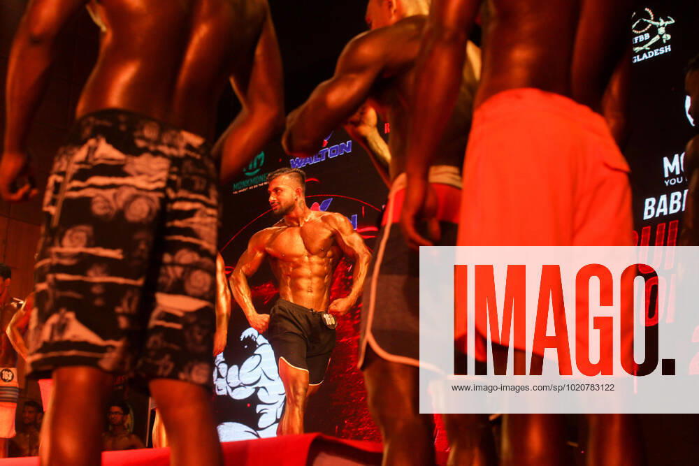 Bodybuilders posing infront of the judges in a Bodybuilding competition at Dhaka, Bangladesh. Dhaka Bangladesh - ZUMAj163 20221223_zip_j163_003