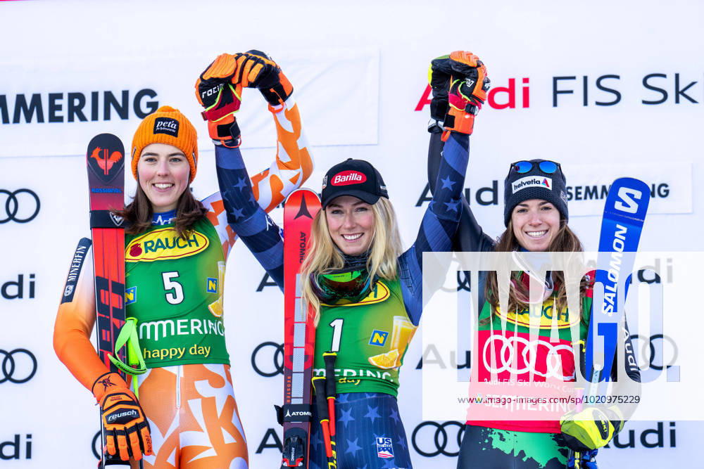 KW52 ALPINE SKIING - FIS WC Semmering SEMMERING,AUSTRIA,27.DEC.22 - ALPINE SKIING - FIS World Cup, giant slalom, ladies, award ceremony. Image shows the rejoicing of Petra Vlhova (SVK), Mikaela Shiffrin (USA) and Marta Bassino (ITA). GEPAxpictures Eisner