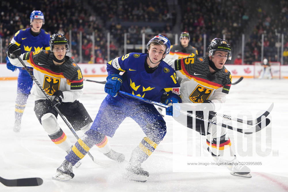 Isak RosÃ n of Sweden against Julian Lutz and Robin van Calster of Germany during the 2023 IIHF World Junior Championship game between Germany and Sweden on December 27, 2022 in Halifax Photo Simon Hastegard BILDBYRAN kod SH SH0386 ishockey ice hockey jvm junior vm u20 2023 iihf world junior championship world juniors tyskland germany sverige sweden bbeng,