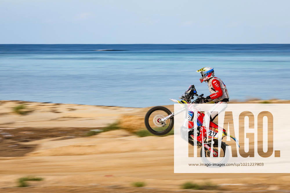 KW52 117 MISSONI Ottavio (ita), Ottavio Missoni, MV Augusta, Honda, Moto, Motul, action during the Prologue of the Dakar 2023, on December 31, 2022 near Yanbu, Saudi Arabia - AUTO - DAKAR 2023 - PROLOGUE DPPI Panoramic 20221231DAK1035