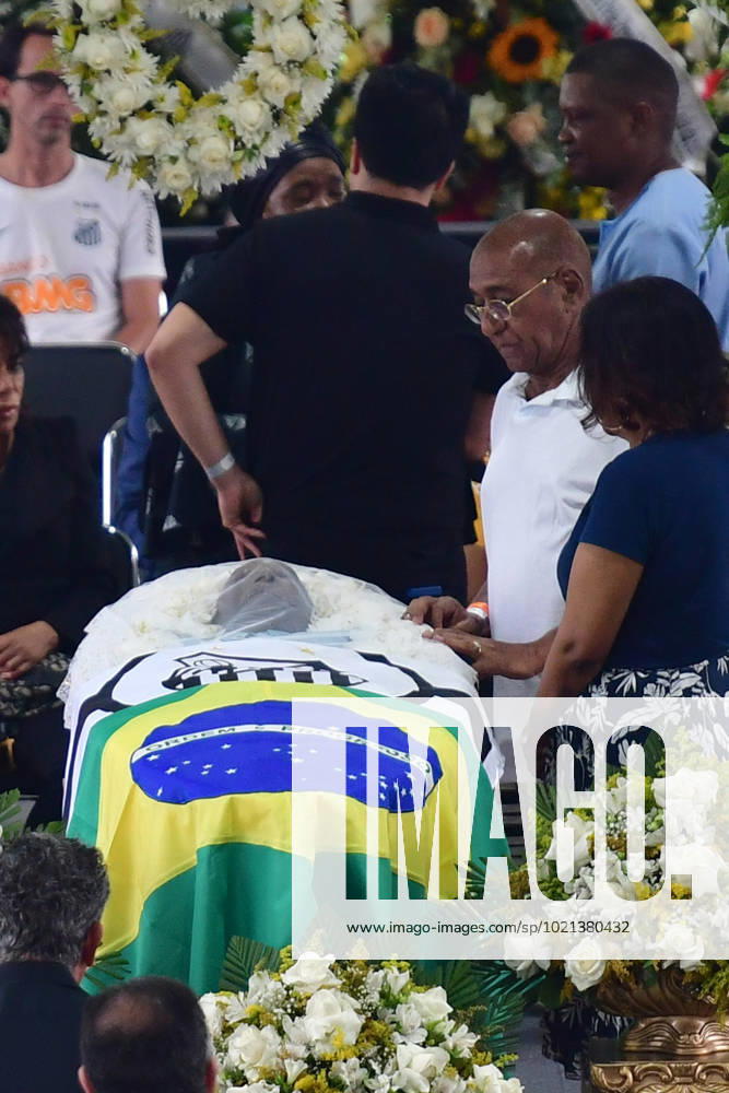 SANTOS, SP - JANUARY 3: (EDITORS NOTE: Image depicts death) A view of the coffin of Brazilian football legend Pele at Vila Belmiro Stadium on January 3, 2023 in Santos, Brazil. The Brazilian football legend has passed away from cancer. Santos Brazil - ZUMAp175 20230103_zsa_p175_023