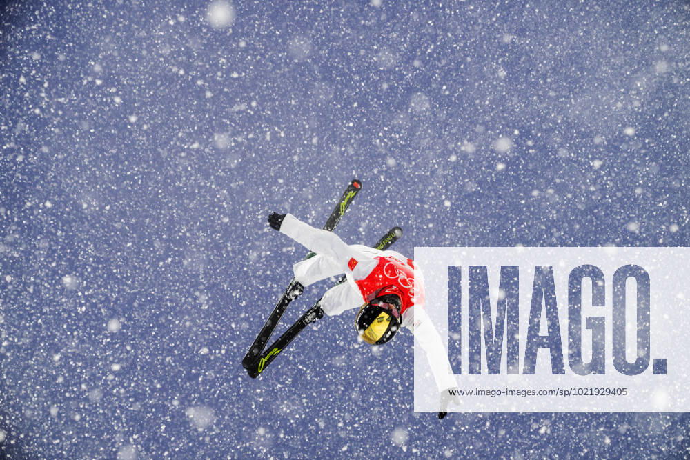 (230110) -- BEIJING, Jan. 10, 2023 -- Kong Fanyu of China trains at Genting Snow Park in Zhangjiakou, north China s Hebei Province, Feb. 13, 2022. ) (SP)XINHUA-PICTURES OF THE YEAR 2022 FeixMaohua
