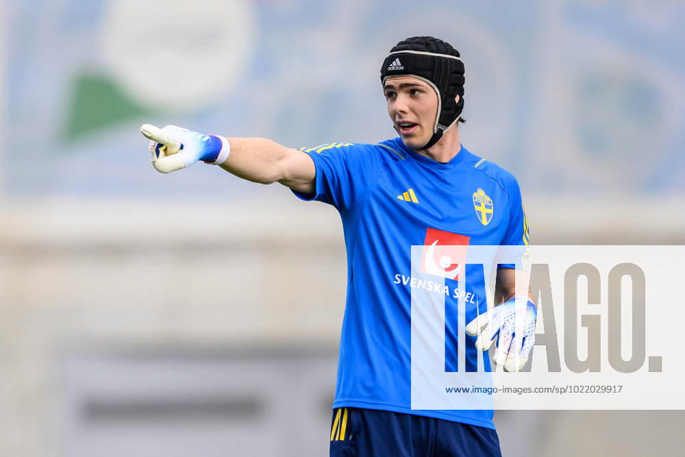 goalkeeper Jacob Widell Zetterström of the Swedish mens football national team at a training session on January 11, 2023 in Faro Photo Jesper Zerman BILDBYRAN COP 234 JZ0308 football football soccer football national team training practice training Sweden Sweden Sweden a day 9 bbeng,