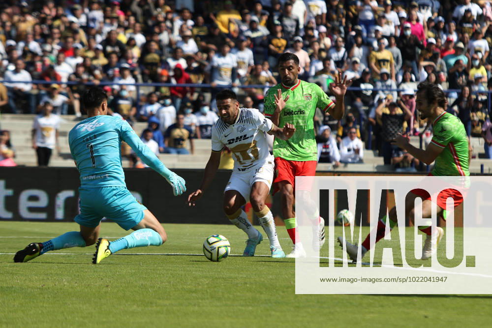 Juarez at Pumas Closing Tournament 2023 Of Mexican Football League January 8, 2023, Mexico City, Mexico: Goalkeeper Alfredo Talavera (L) from Juarez defends against Eduardo Salvio from Pumas during the Pumas vs Juarez match of the closing tournament 2023 of the League MX at the University Olympic Stadium. on January 8, 2023 in Mexico City, Mexico. (Photo by Ismael Rosas Eyepix Group)