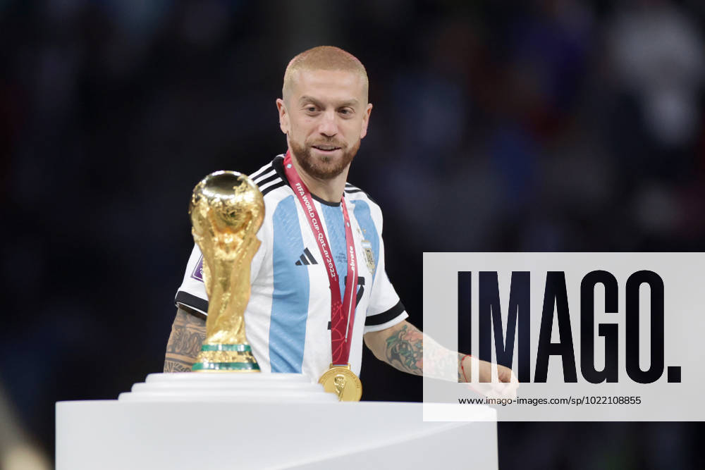 ALEJANDRO PAPU GOMEZ, Argentina, Coppa del Mondo FIFA, Qatar 2022, World Cup, Argentina vs France 3-3 (4-2 apk), 18-12-2022, Esultanza, Con coppa, Celebration MONDIALI FIFA QATAR 2022 FINALE ARGENTINA-FRANCIA 3-3 (4-2 dcr)
