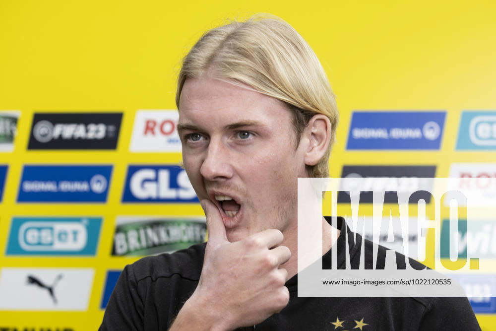 Soccer 1 Bundesliga, 2022 2023 season, test match Borussia Dortmund Fortuna Düsseldorf on 10 01 2023 in Marbella Spain Julian Brandt faces questions from journalists in the media roundtable