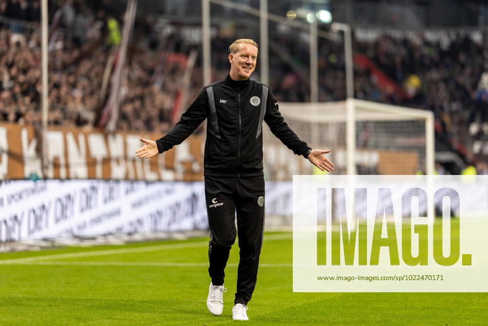 Football, 2 Bundesliga 2022 23, FC St Pauli Hamburger SV Timo Schultz FC St Pauli, Coach DFL REGULATIONS PROHIBIT ANY USE OF PHOTOGRAPHS AS IMAGE SEQUENCES AND OR QUASI VIDEO
