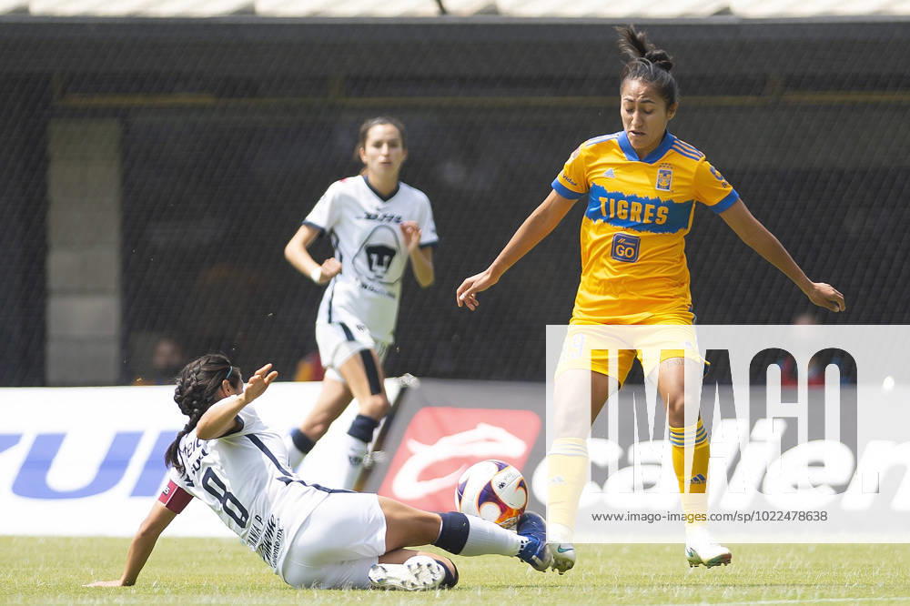 Torneo Guard1anes 2021 Liga MX BBVA Femenil Pumas vs Tigres Jornada 9 Diana Padilla 8 of Pumas UNAM fights for the ball against Sandra Mayor 9 of Tigres during the Round 9 match between Pumas UNAM and Tigres as part of the Torneo Guard1anes 2021 Liga MX BBVA Femenil at the La Cantera Stadium on March 06, 2021 in Mexico City, Mexico. Ciudad de M?xico La Cantera M?xico