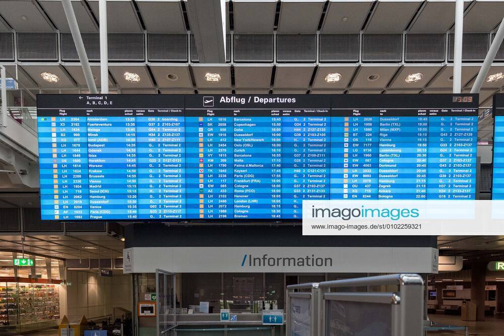 Effects Corona Munich Airport In picture Display board with departures Departure in Terminal 1 Munich Airport Munich Bayer Germany