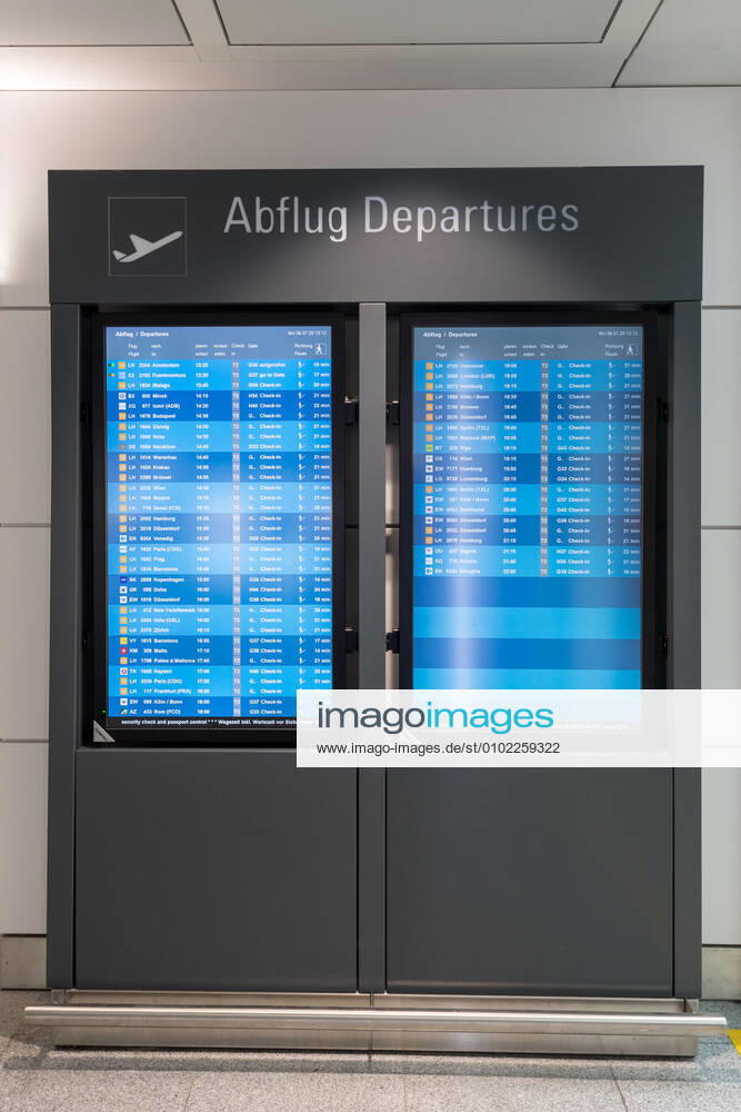 Effects Corona Munich Airport In picture Infoscreen departures Departure Terminal 2 T2 Munich Airport Munich Bayer Germany