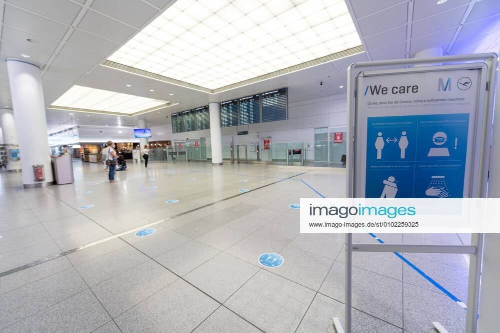 Effects Corona Munich Airport In the picture Information board We care Rules of conduct Obligation to macaw, distance, mouth Nose protection, sneezing, washing hands, arrival area Reception Arrival Arrival Waiting area Munich Airport Munich Bayer Germany