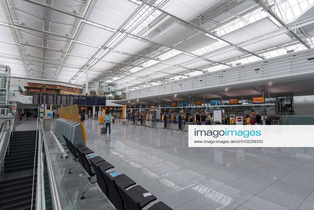 Effects Corona Munich Airport In the picture Economy Check In Baggage Handling Lufthansa Terminal 2 T2 Munich Airport Munich Bayer Germany