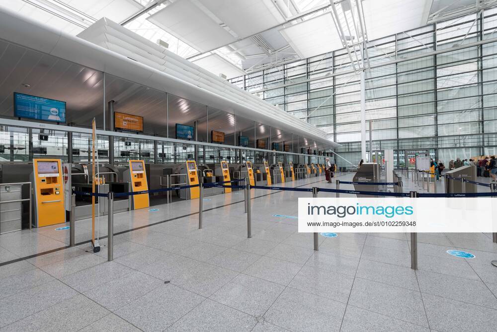 Effects Corona Munich Airport In picture almost empty Economy Baggage check-in Lufthansa Terminal 2 T2 Munich Airport Munich Bayer Germany