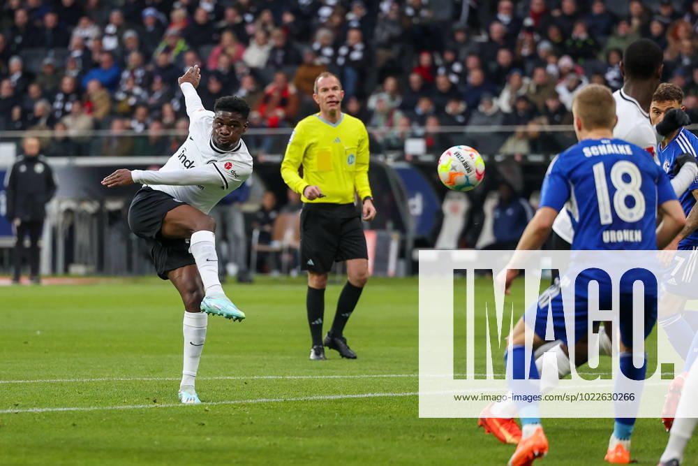 1 Bundesliga Eintracht Frankfurt FC Schalke 04 v l , goal shot Eric Junior Dina Ebimbe Eintracht Frankfurt
