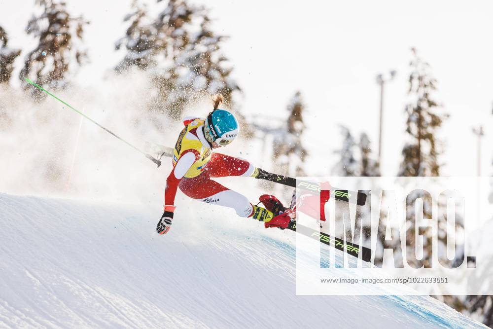 Bilder des Jahres 2023, Sport 01 Januar FREE STYLE - FIS SX WC Idre Fjaell IDRE FJAELL,SWEDEN,22.JAN.23 - FREESTYLE SKIING - FIS World Cup, Ski Cross, ladies, men. Image shows Andrea Limbacher (AUT). Keywords: crash. GEPAxpictures xDanielxGoetzhaber