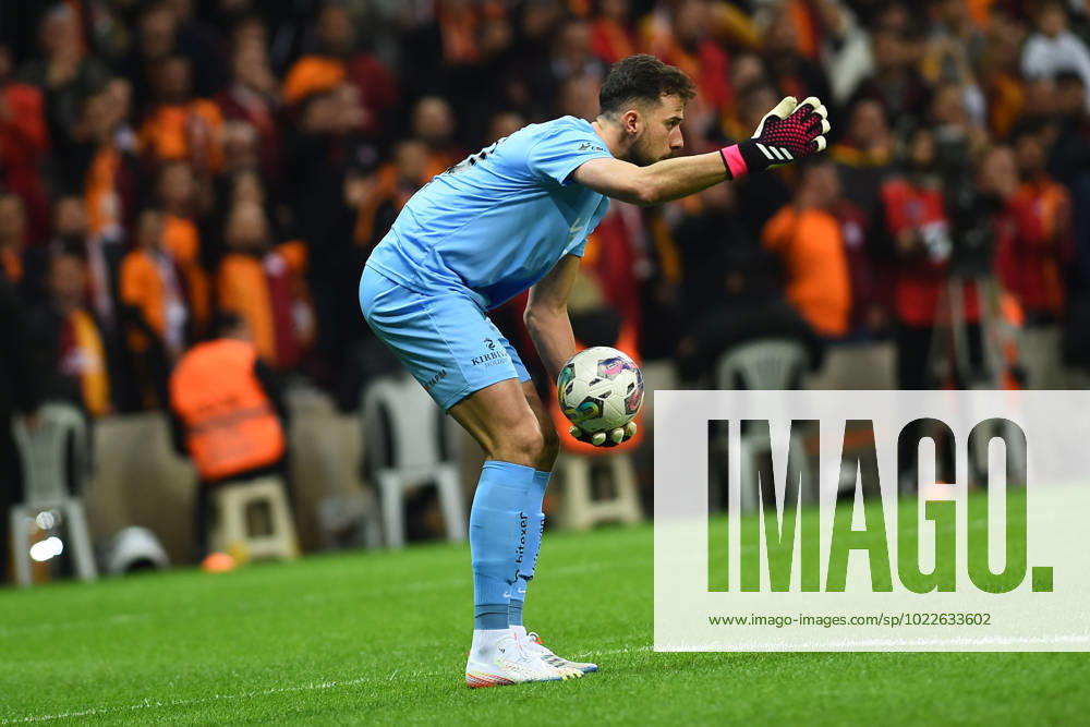 Goalkeeper Helton Leite of Antalyaspor during the Turkish Super League match between Galatasaray and Antalyaspor at NEF Stadium in Istanbul, Turkey on January 21, 2023. (Photo by Seskimphoto)