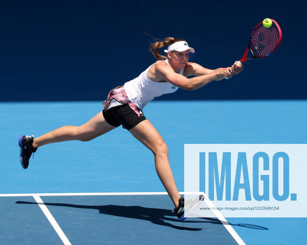 ELENA RYBAKINA of Kazakhstan outpowers Iga Swiatek to win her 4th Round match during the 2023 Australian Open at Melbourne Park. Melbourne Australia - ZUMAp121 20230122_mda_p121_070