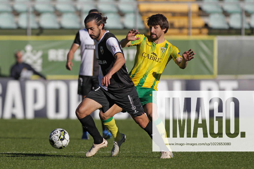 FOOTBALL - Tondela 1 vs Sporting Farense 0, round 17 match of portuguese Liga 2, 2022 2023. Estadio Joao Cardoso, in Tondela, Portugal. Sunday, January, 24th 2023. Pedro Augusto (06) Tondela, Matheus Oliveira (27) Sporting Farense. TONDELA VISEU PORTUGAL ESTÁDIO JOÃO CARDOSO