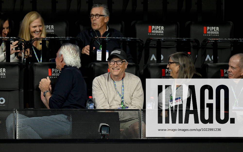 TENNIS AUSTRALIAN OPEN, Bill Gates (centre)looks on while spectating the semi final match between Elena Rybakina of Kazakhstan and Victoria Azarenka of Belarus at the 2023 Australian Open tennis championship at Melbourne Park in Melbourne, Thursday, January 26, 2023. ( NO ARCHIVING, , NO USE IN BOOKS WITHOUT CONSENT MELBOURNE VICTORIA AUSTRALIA