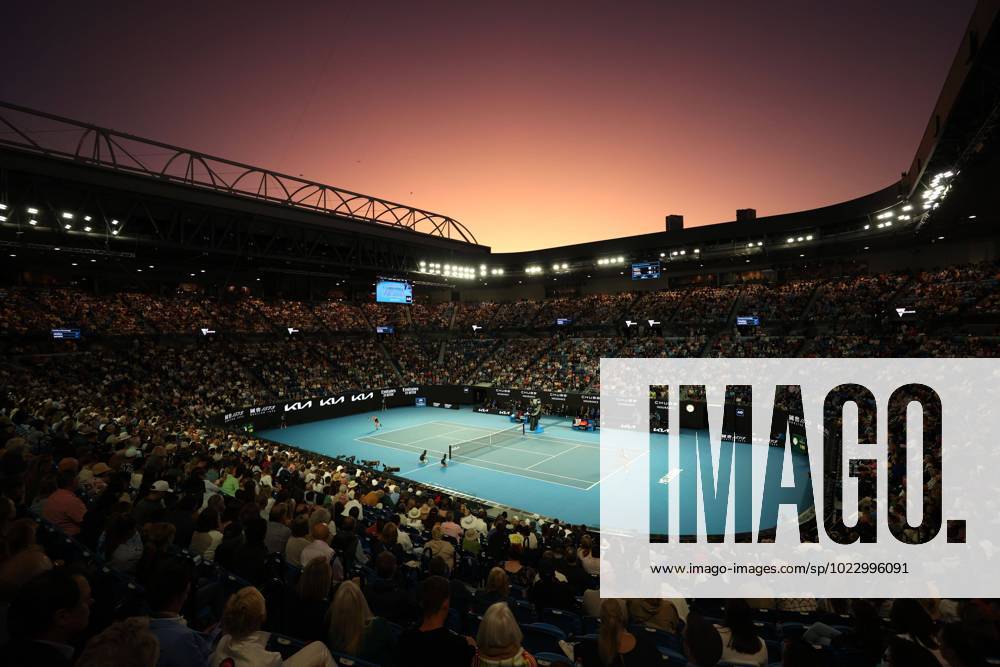 Bilder des Jahres 2023, Sport 01 Januar Mandatory Credit: Photo by Ella Ling Shutterstock (13736327ag) The sunset during Victoria Azarenka of Belarus v Elena Rybakina of Kazakhstan Australian Open, Day Eleven, Tennis, Melbourne Park, Melbourne, Australia - 26 Jan 2023 Australian Open, Day Eleven, Tennis, Melbourne Park, Melbourne, Australia - 26 Jan 2023