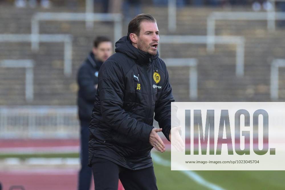Jan Siewert ( Chef-Trainer Borussia Dortmund II ) meckert, Fussball - Regionalliga West - Borussia Dortmund II vs. Bonner SC 01 04, Dortmund , Stadion Rote Erde, 17.11.2018 , DFB regulations prohibit any use of photographs as image sequences and or quasi-video Deutschland NRW Dortmund