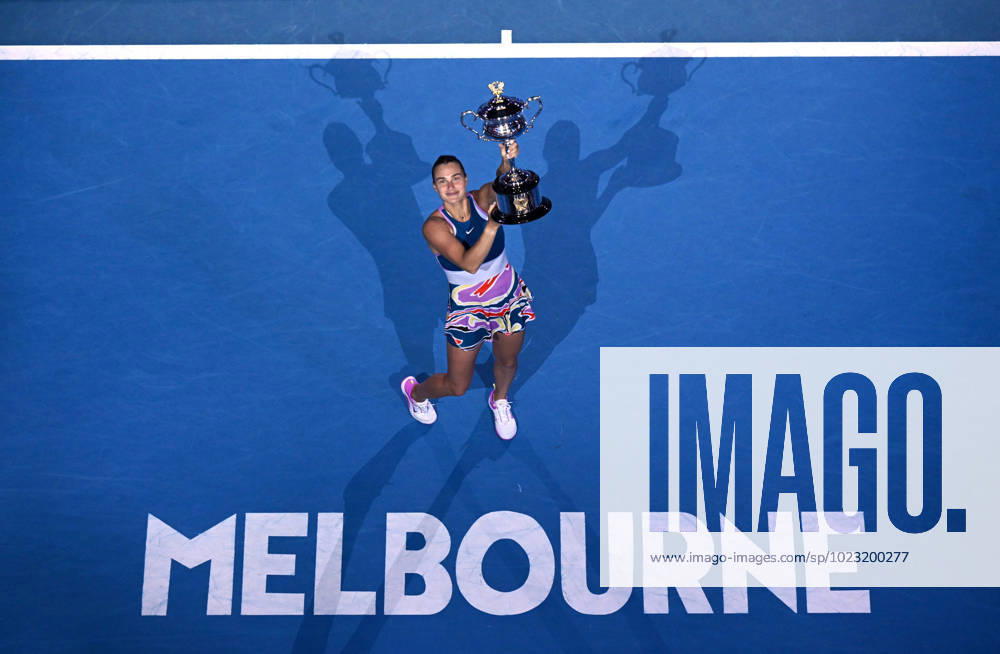 Bilder des Jahres 2023, Sport 01 Januar TENNIS AUSTRALIAN OPEN, Aryna Sabalenka of Belarus celebrates with the trophy after defeating Elena Rybakina of Kazakhstan in the women?s singles final at the 2023 Australian Open tennis championship at Melbourne Park in Melbourne, Saturday, January 28, 2023. ( NO ARCHIVING, , NO USE IN BOOKS WITHOUT CONSENT MELBOURNE VICTORIA AUSTRALIA