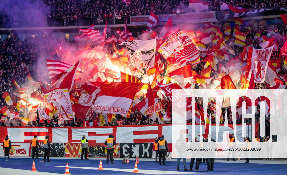 Berlin, 28 01 2023, Football, Bundesliga, 18 Matchday, Hertha BSC 1 FC Union Berlin, Olympiastadion Fans of Union Berlin send Bengal fire DFL regulations and DFB regulations prohibit any use of photographs as image sequences and or quasi video, Foto Andreas Gora Hertha BSC 1 FC Union Berlin