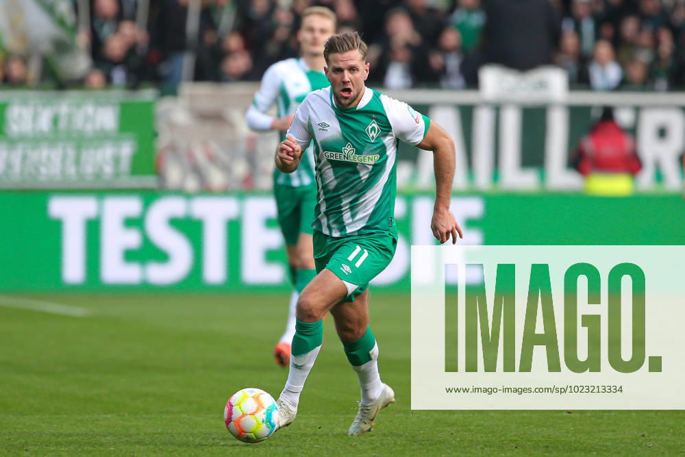 V li Niclas Füllkrug SV Werder Bremen, 11 on the ball, single image, full body, action, game scene, THE DFL DIRECTIVES PROHIBIT ANY USE OF PHOTOGRAPHS AS IMAGE SEQUENCES AND OR QUASI VIDEO , 28 01 2023, Bremen Germany , Football, Bundesliga, SV Werder Bremen VfL Wolfsburg