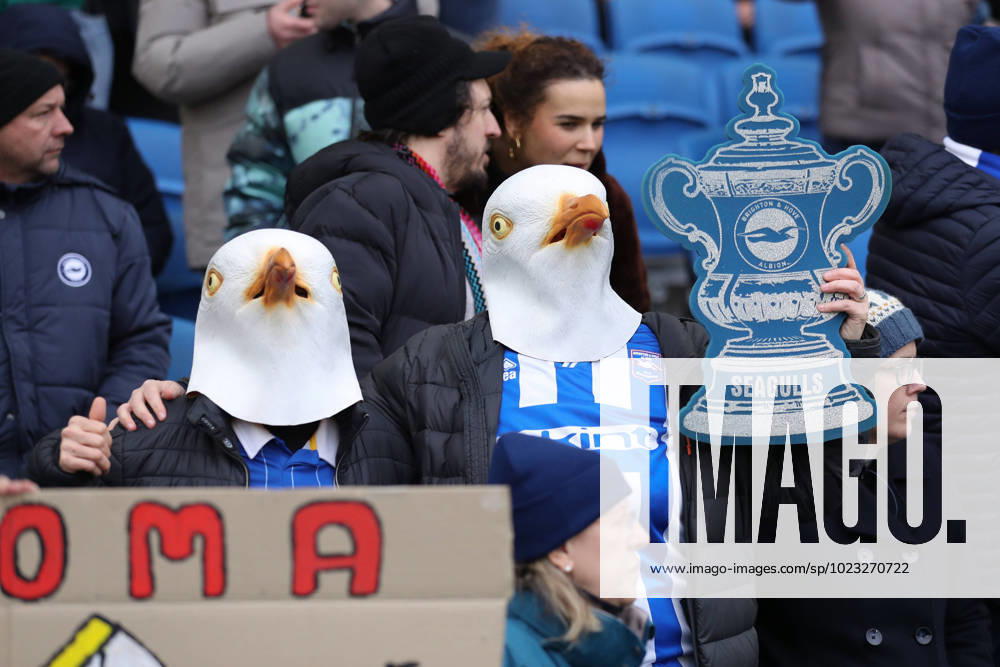 Brighton Hove Albion gegen Liverpool 29. Januar 2023, Brighton FA Cup 4. Runde Brighton Hove Albion gegen Liverpool Brighton-Fans verkleiden sich als Möwen Foto Jacques Feeney Offside Brighton UK