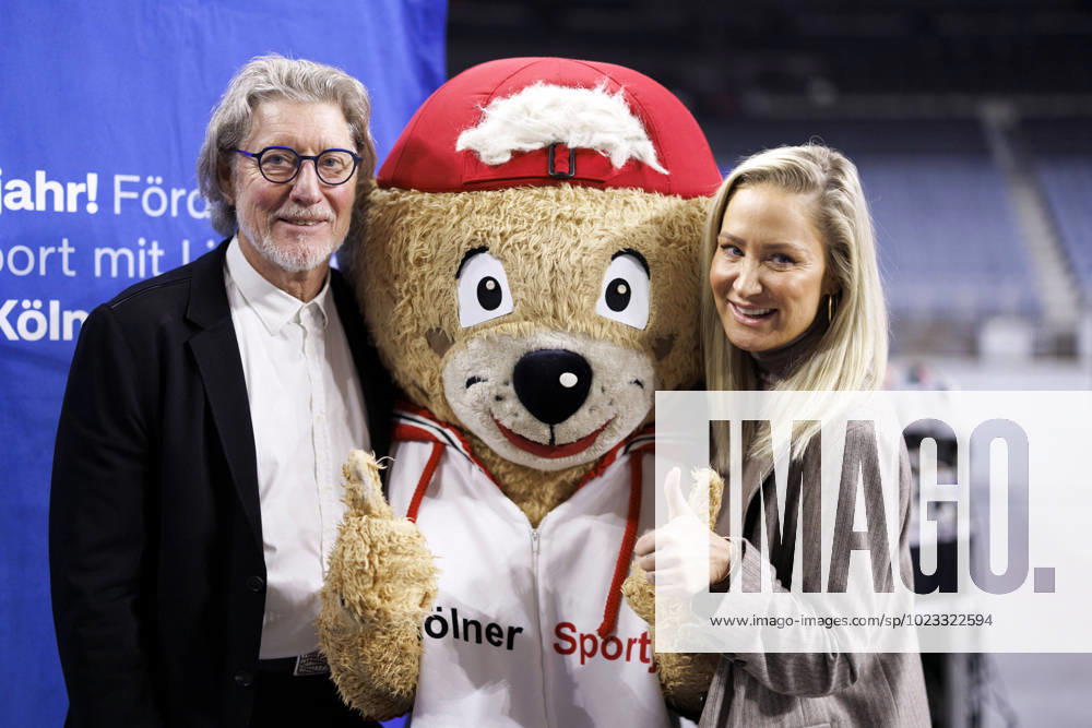 Soccer goalkeeper Toni Schumacher and actress Janine Kunze with mascot TropS Colognes SporT Fan No. 1 at the press conference for the Cologne sports year 2023 in the Lanxess Arena Cologne, 30 01 2023 NRW Germany