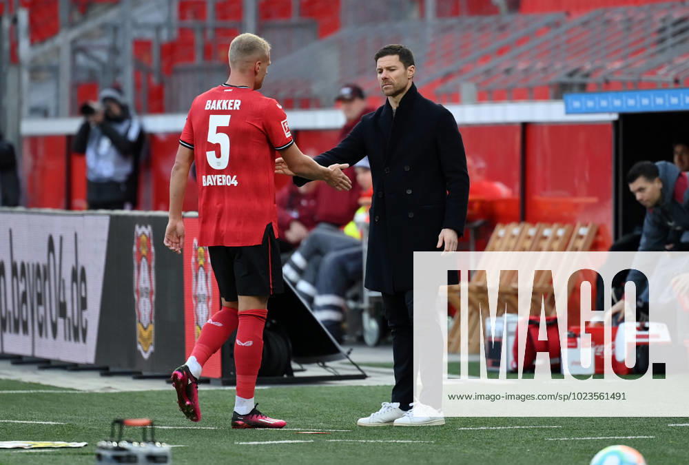 Coach Xabi Alonso Bayer 04 Leverkusen with Mitchel Bakker Bayer 04 Leverkusen 15 01 2023, football GER, season 2022 2023, test match, Bayer 04 Leverkusen FC Copenhagen Leverkusen BayArena Nordrhein Westfalen Germany Team2