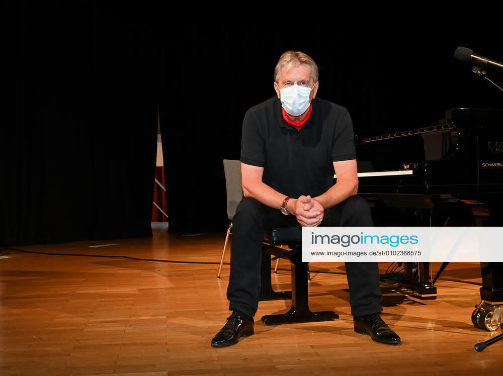 Conversation concert with the pianist Stefan Mickisch Tones and signs of the zodiac with Beethoven and Wagner, as part of the Salzkammergut Festwochen Gmunden 2020 at the Kongresszentrum Tos