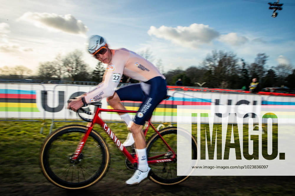 Dutch Mathieu Van Der Poel pictured in action during the Men Elite race at the UCI Cyclocross World Championships, in Hoogerheide, The Netherlands on Sunday 05 February 2023. DAVIDxPINTENS x59249233x