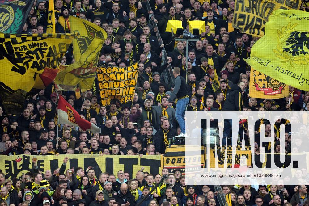 DORTMUND Borussia Dortmund supporters Gelbe Wand during the Bundesliga match between Borussia Dortmund and SC Freiburg at Signal Iduna Park on February 4, 2023 in Dortmund, Germany AP Dutch Height Bundesliga 2022 2023 ANPxSportx xGerritxvanxKeulenxIVx 462268894 originalFilename: 462268894