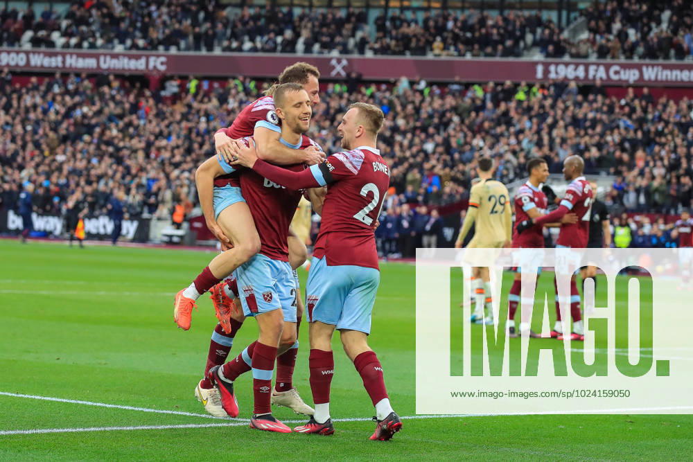 West Ham United v Chelsea Premier League 11 02 2023. West Ham United midfielder TomaÅ¡ SouÄek (28) celebrates with teammates after scoring a goal.However, this goal was disallowed after VAR check during the Premier League match between West Ham United and Chelsea at the London Stadium, London, England on 11 February 2023. London London Stadium England Editorial use only DataCo restrictions apply See www.football-dataco.com ,