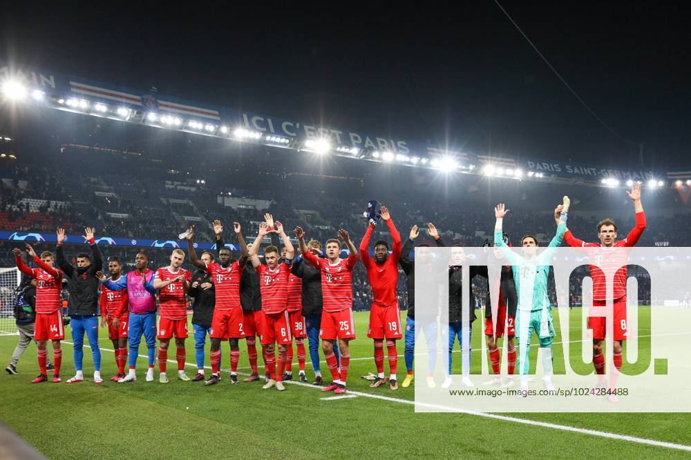 Final cheer, Joshua Kimmich 6 FC Bayern Muenchen , Matthijs de Ligt 4 FC Bayern Muenchen , Thomas Mueller 25 FC Bayern Muenchen , Josip Stanisic 44 FC Bayern Muenchen , Dayot Upamecano 2 FC Bayern Muenchen , Bouna Sarr 20 FC Bayern Muenchen , Yann Sommer 27 FC Bayern Muenchen , Leon Goretzka 8 FC Bayern Muenchen , Paris Saint Germain vs FC Bayern Muenchen, Champions League, football, round of 16, 14 02 2023 Paris Paris France