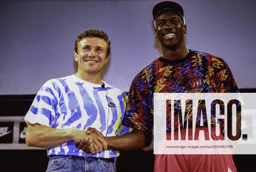 Basketball NBA, Basketball Herren, USA Michael Jordan Michael Jordan (USA) -L- and Seggei Bubka (UKR) during Nike press conference, PK, Pressekonferenz at the 1992 Olympic Summer Games Olympic Summer Games Barcelona Spain