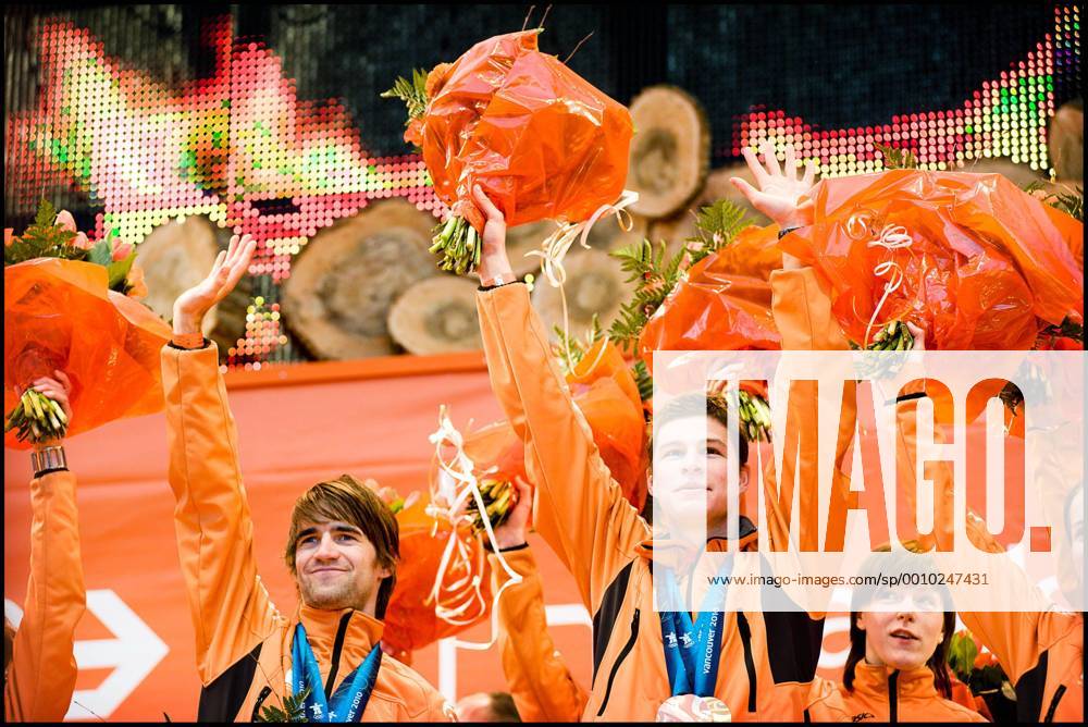 Grote Markt in Haarlem. Olympiasieger über 5000m Sven Kramer (Niederlande) lässt sich in seiner Heimat feiern WFAxROGIERxTENxHACKENxIVx 623818